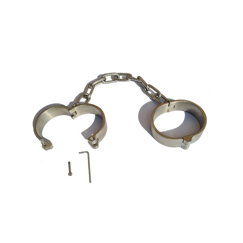 leg irons, medieval prison shackles